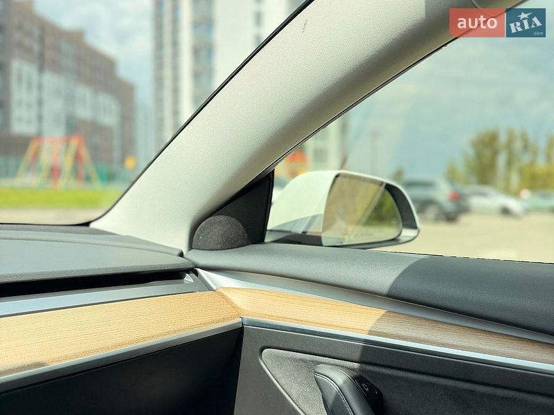 Седан Tesla Model 3 2022 в Луцке