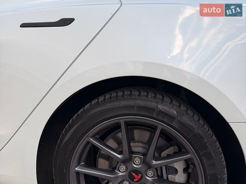 Седан Tesla Model 3 2022 в Луцке