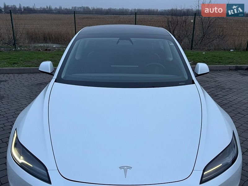 Седан Tesla Model 3 2024 в Днепре