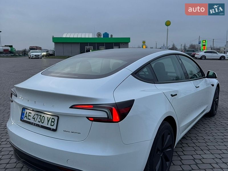 Седан Tesla Model 3 2024 в Днепре