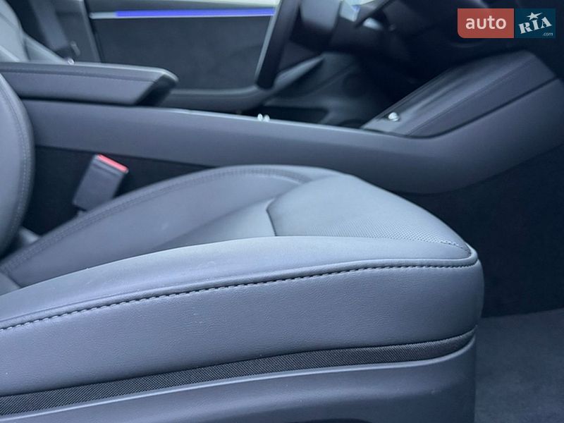 Седан Tesla Model 3 2024 в Днепре