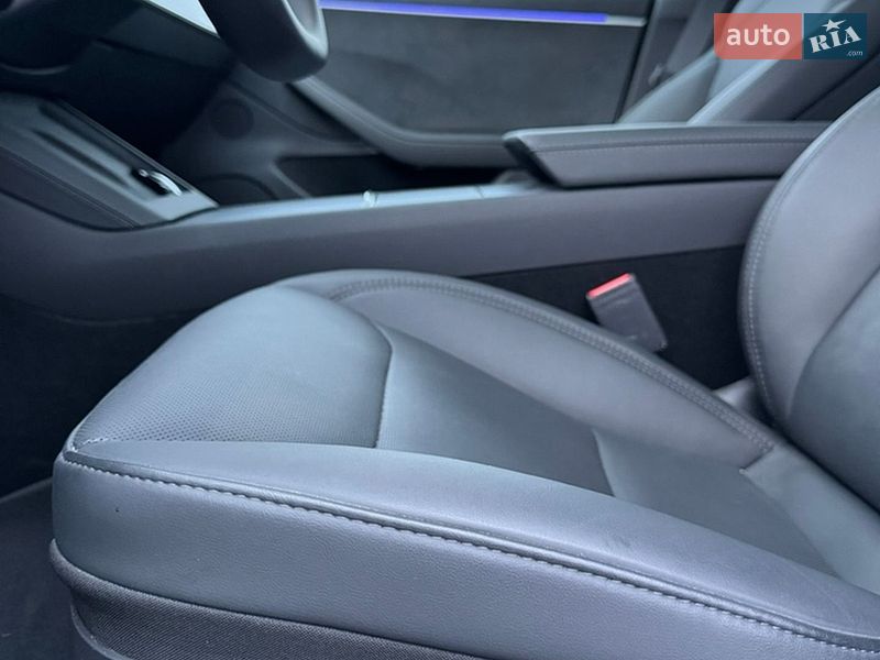 Седан Tesla Model 3 2024 в Днепре