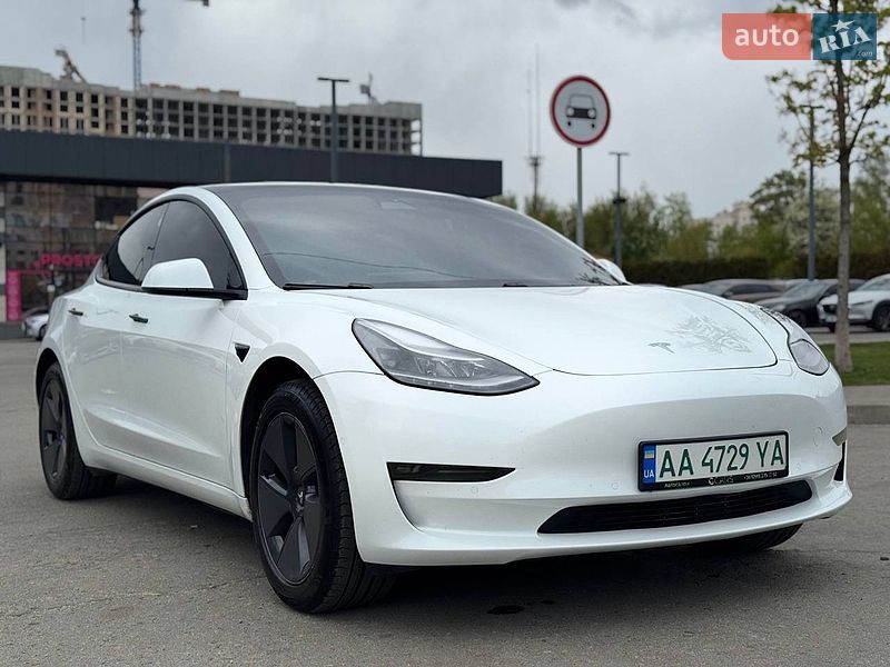 Седан Tesla Model 3 2020 в Києві