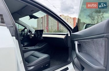 Седан Tesla Model 3 2020 в Києві
