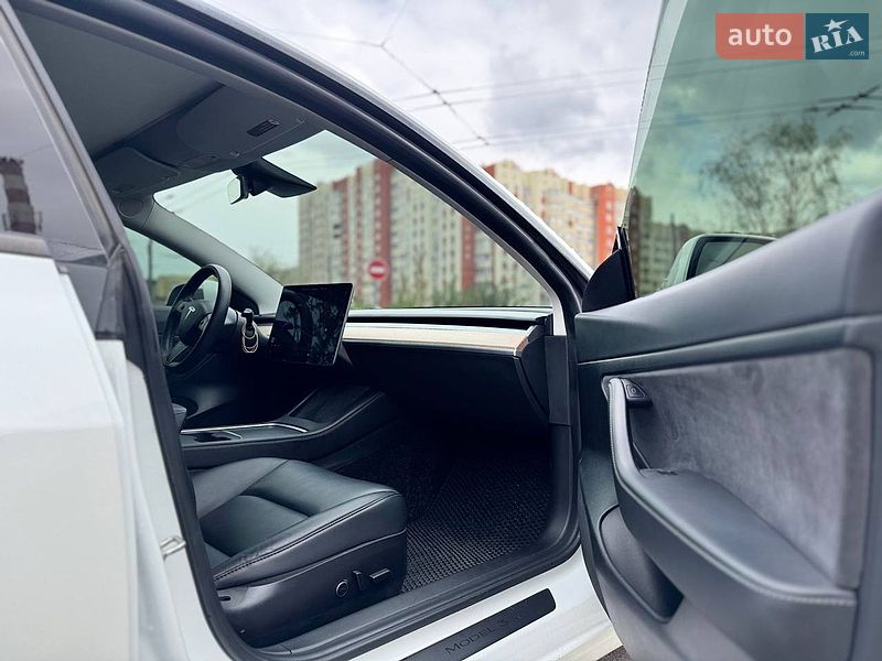 Седан Tesla Model 3 2020 в Києві