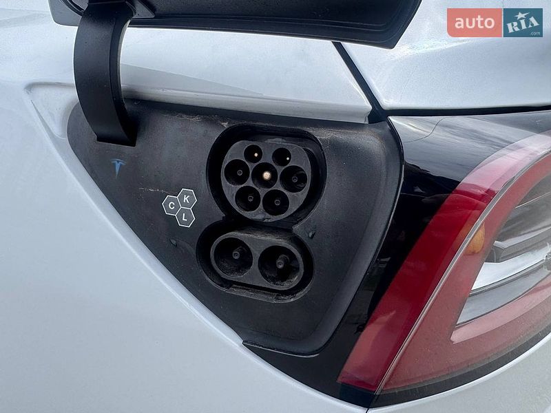 Седан Tesla Model 3 2020 в Києві
