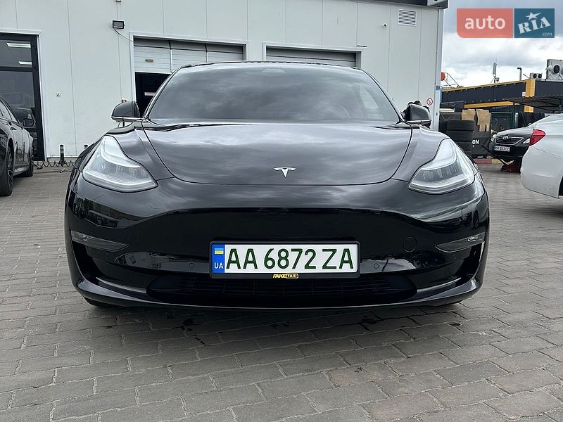 Седан Tesla Model 3 2019 в Киеве
