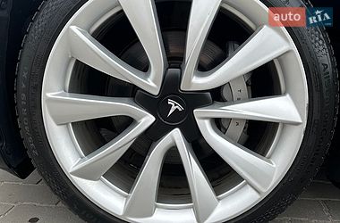 Седан Tesla Model 3 2019 в Киеве