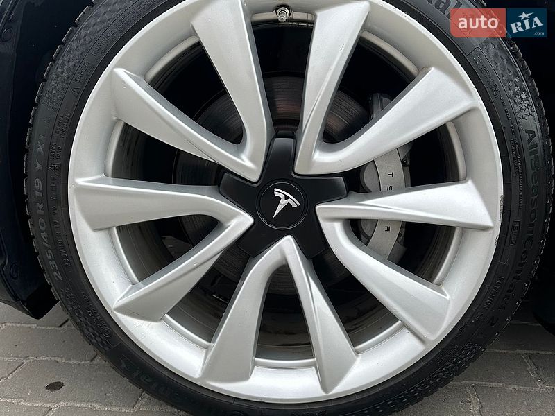 Седан Tesla Model 3 2019 в Киеве