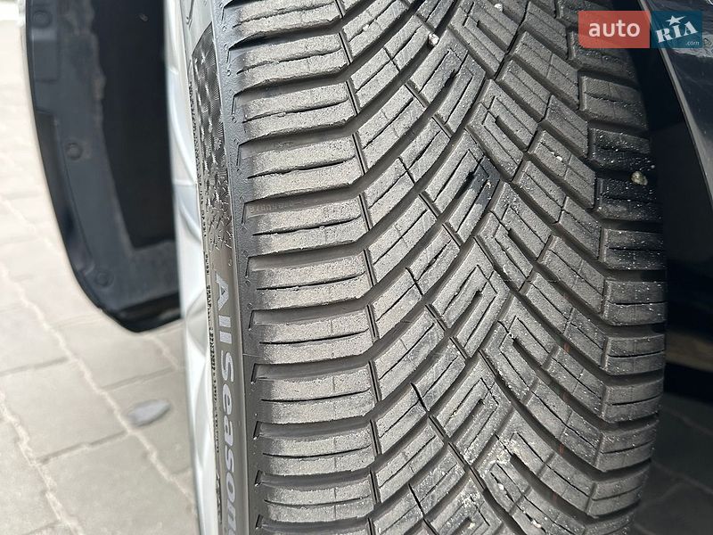 Седан Tesla Model 3 2019 в Киеве