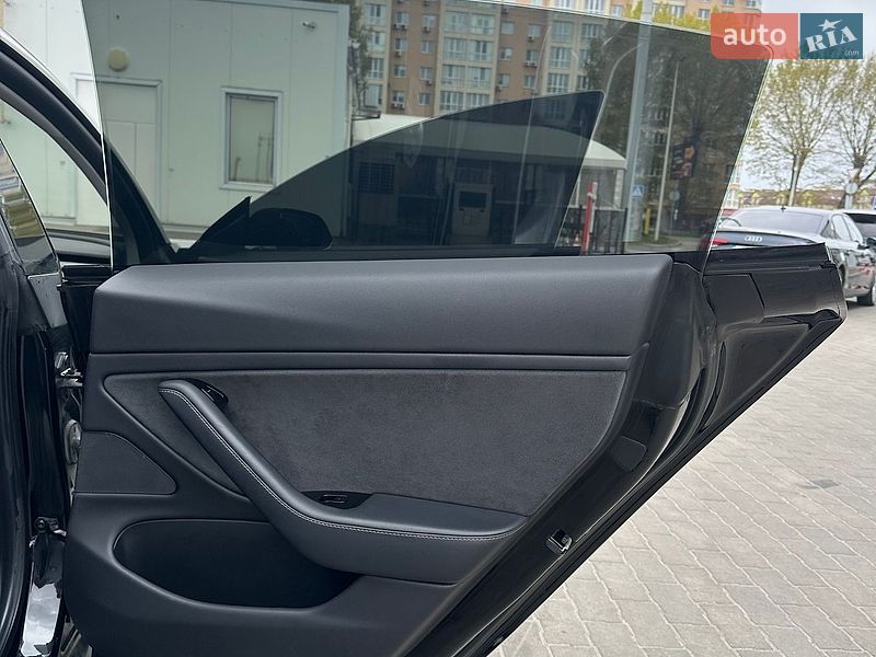 Седан Tesla Model 3 2019 в Киеве