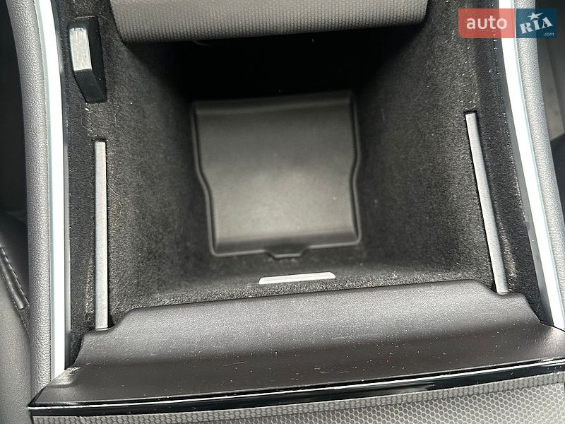 Седан Tesla Model 3 2019 в Киеве