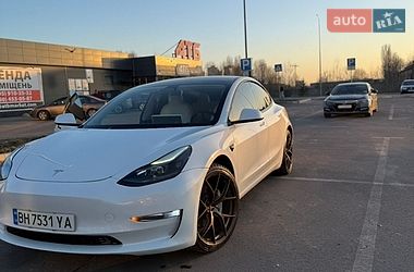 Седан Tesla Model 3 2023 в Києві