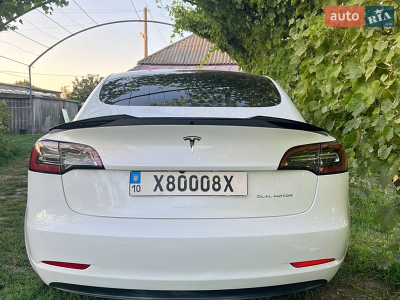 Седан Tesla Model 3 2019 в Киеве