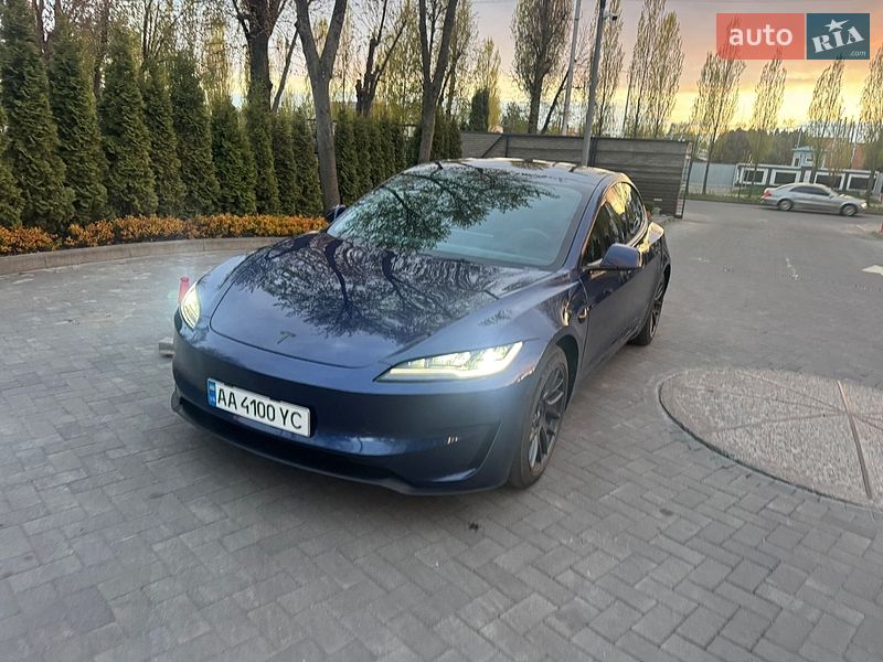 Седан Tesla Model 3 2024 в Києві