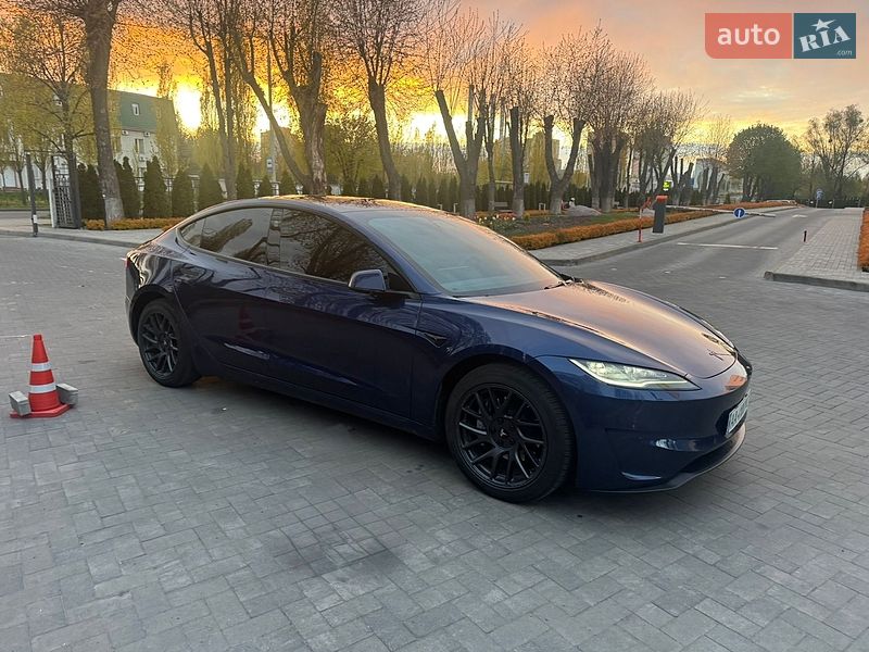 Седан Tesla Model 3 2024 в Києві