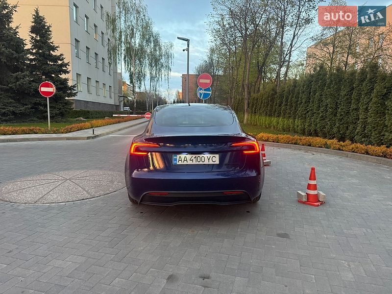 Седан Tesla Model 3 2024 в Києві