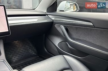 Седан Tesla Model 3 2021 в Черновцах
