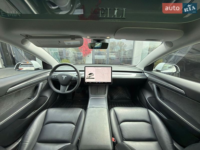 Седан Tesla Model 3 2021 в Черновцах