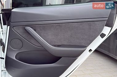 Седан Tesla Model 3 2021 в Черновцах