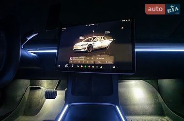 Седан Tesla Model 3 2022 в Києві
