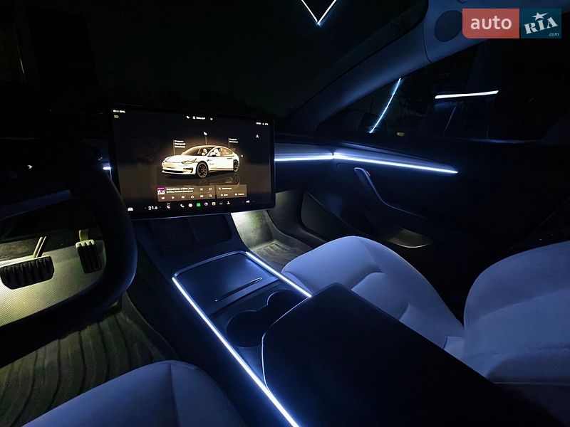 Седан Tesla Model 3 2022 в Києві