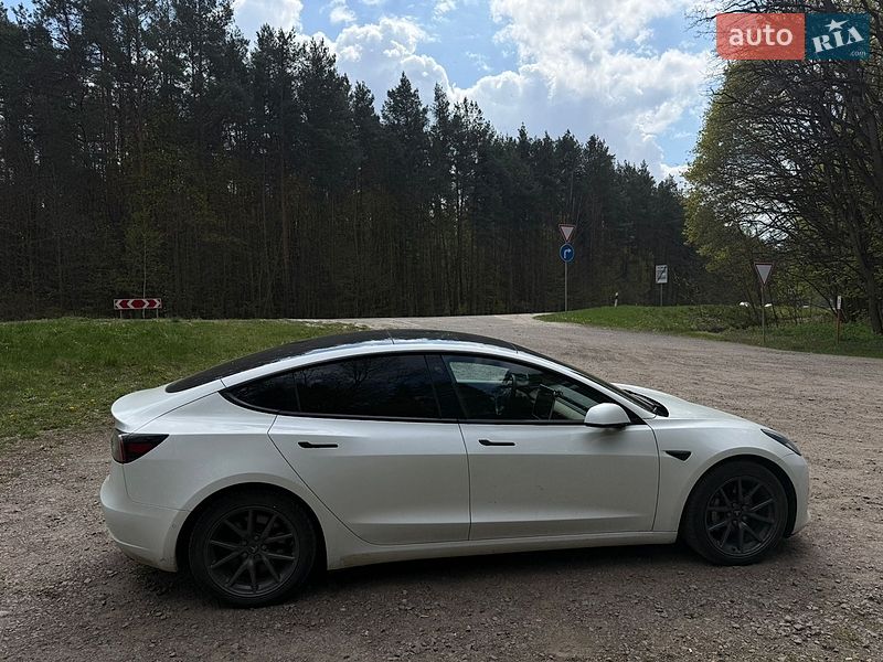 Седан Tesla Model 3 2019 в Львове