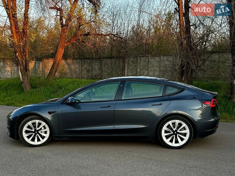 Седан Tesla Model 3 2022 в Кривом Роге