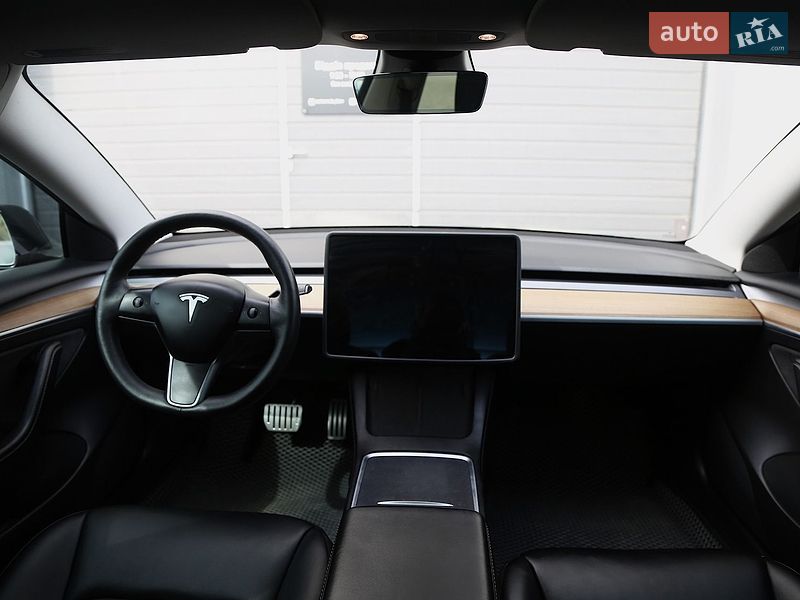 Седан Tesla Model 3 2021 в Киеве