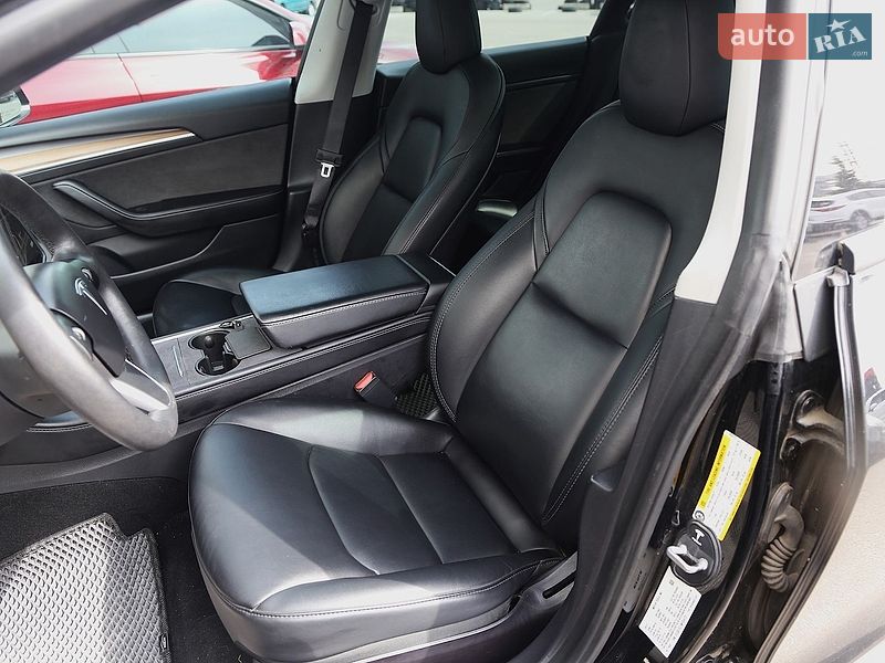 Седан Tesla Model 3 2021 в Киеве