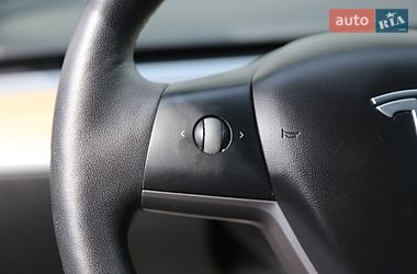 Седан Tesla Model 3 2021 в Киеве