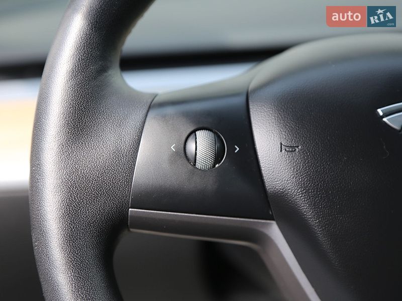 Седан Tesla Model 3 2021 в Киеве