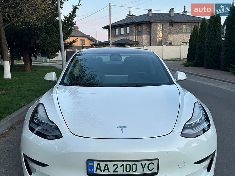 Седан Tesla Model 3 2020 в Киеве