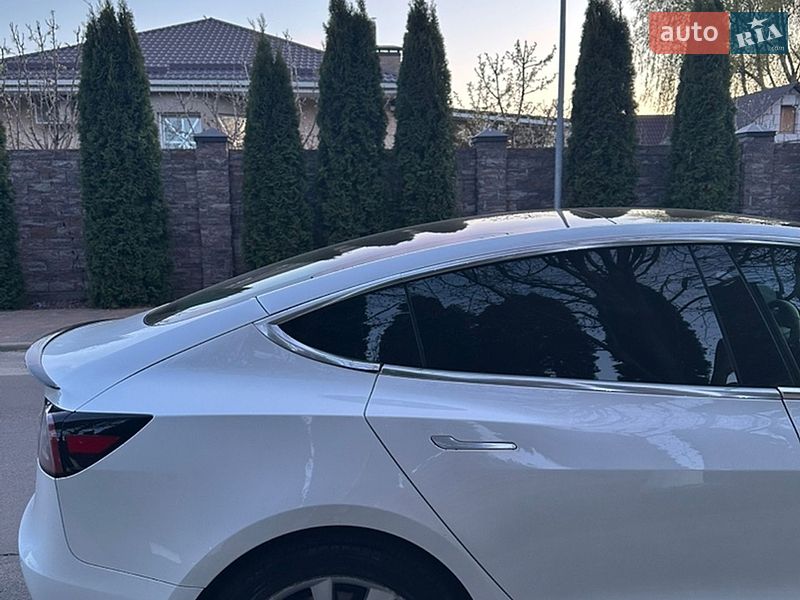Седан Tesla Model 3 2020 в Киеве