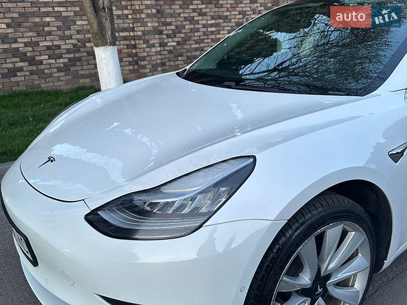 Седан Tesla Model 3 2020 в Киеве