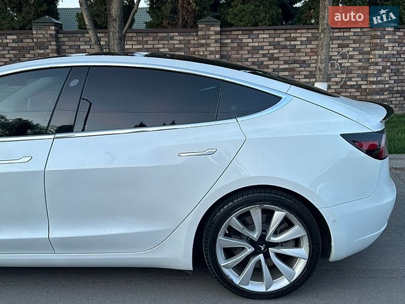 Седан Tesla Model 3 2020 в Киеве