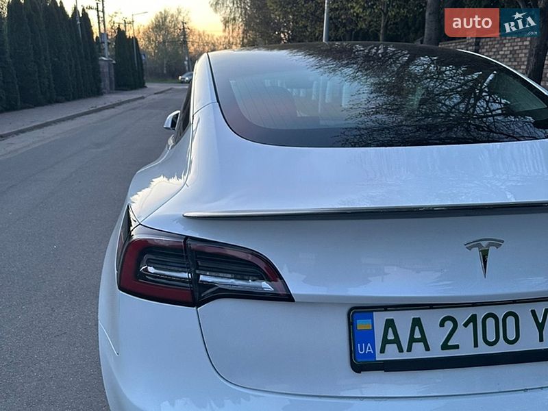 Седан Tesla Model 3 2020 в Киеве