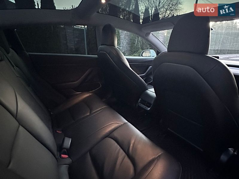 Седан Tesla Model 3 2020 в Киеве