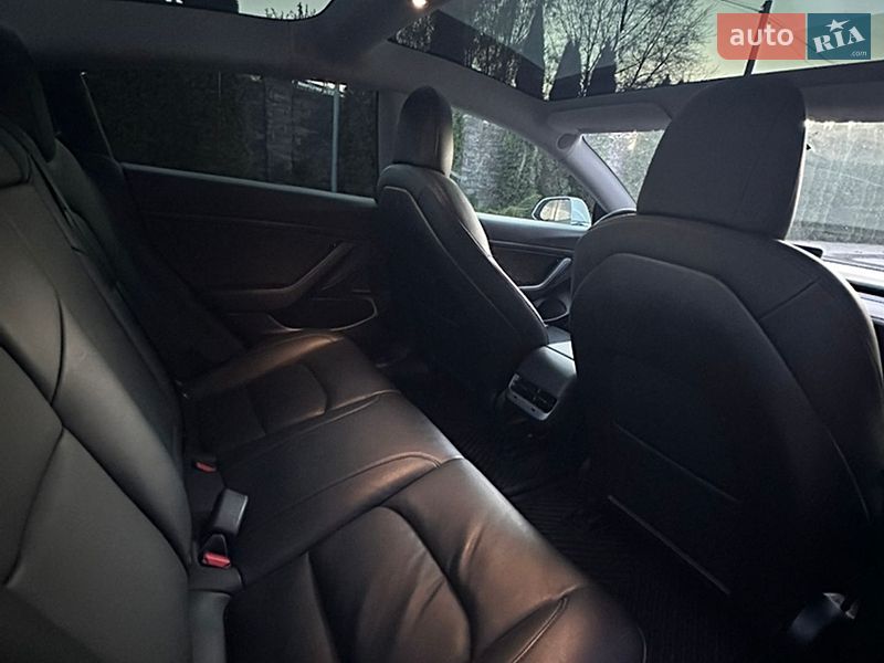 Седан Tesla Model 3 2020 в Киеве