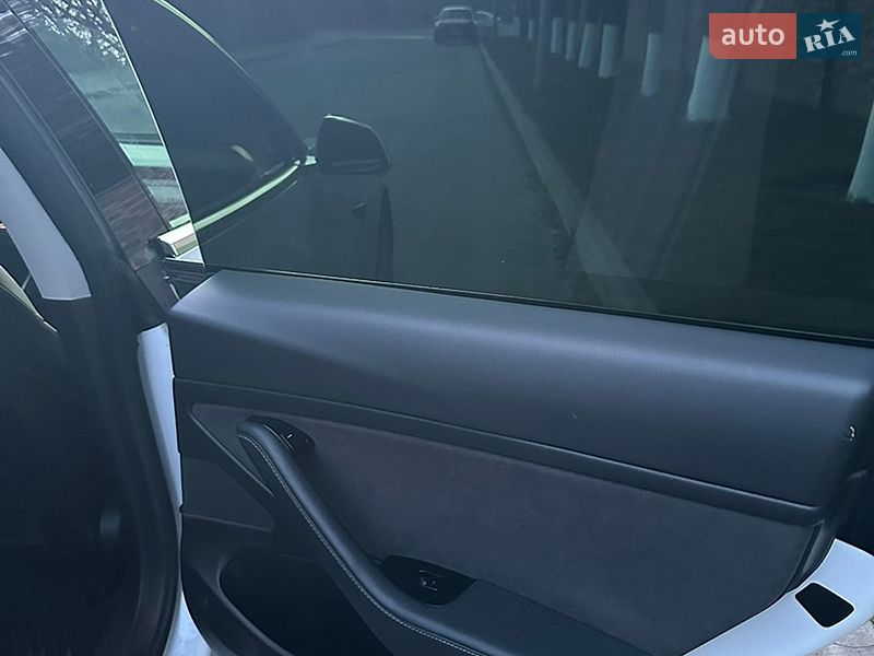 Седан Tesla Model 3 2020 в Киеве