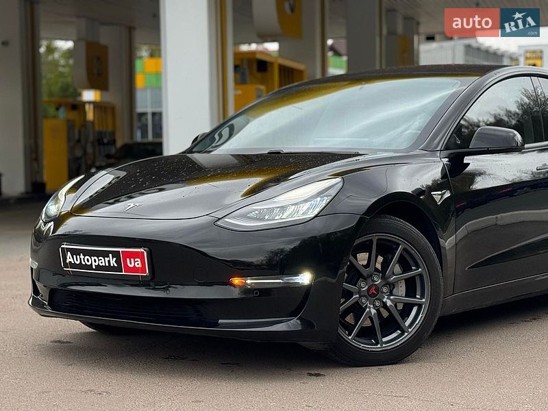 Седан Tesla Model 3 2019 в Киеве