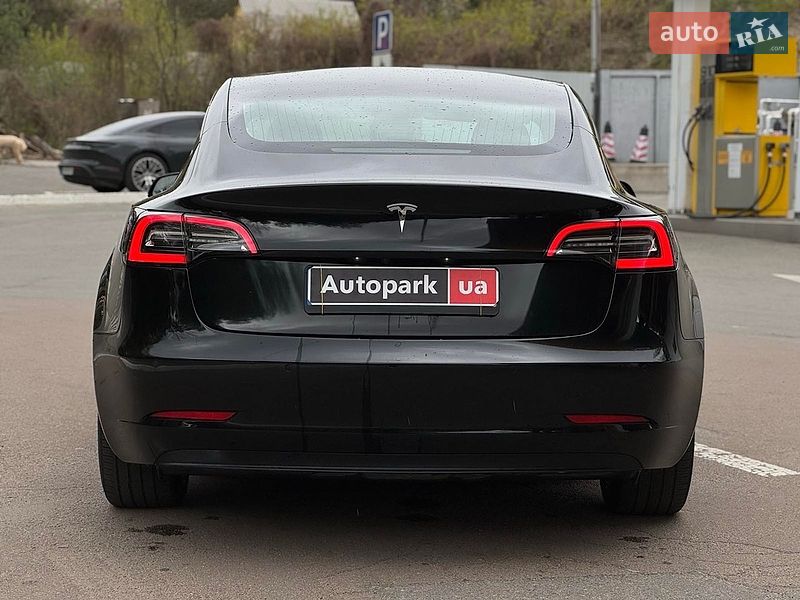 Седан Tesla Model 3 2019 в Киеве