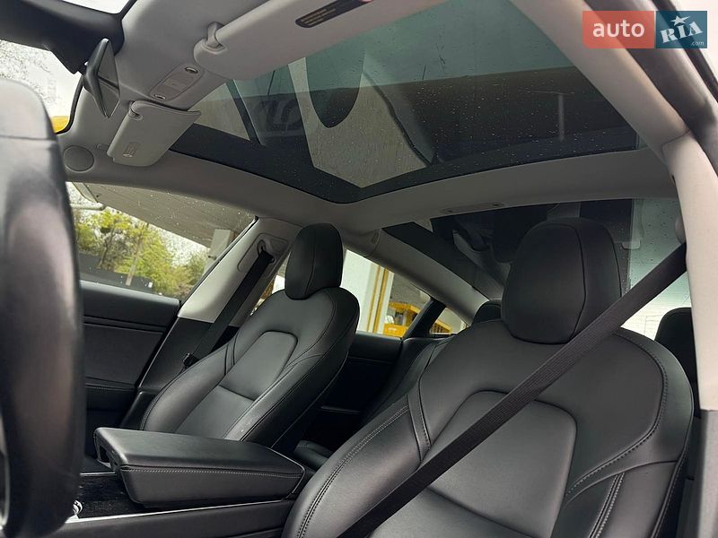 Седан Tesla Model 3 2019 в Киеве