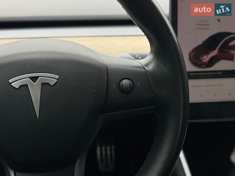 Седан Tesla Model 3 2019 в Киеве