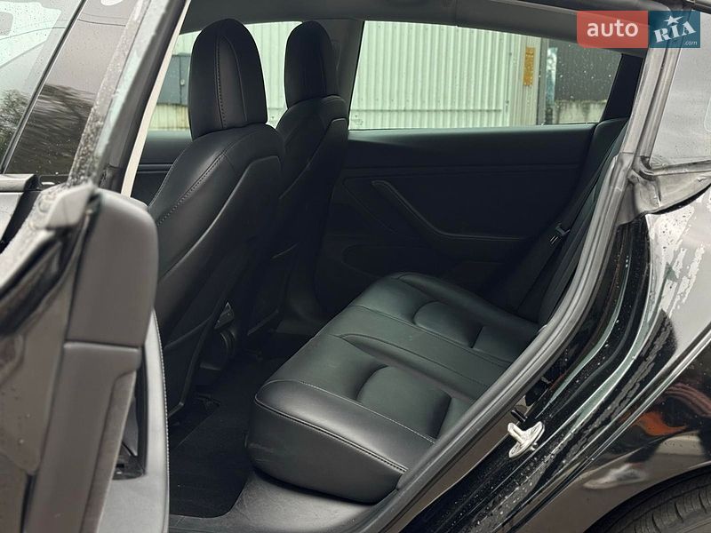 Седан Tesla Model 3 2019 в Киеве