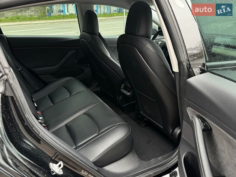 Седан Tesla Model 3 2019 в Киеве