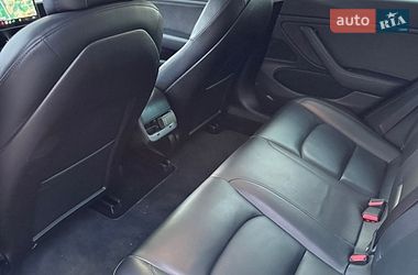 Седан Tesla Model 3 2019 в Шептицькому