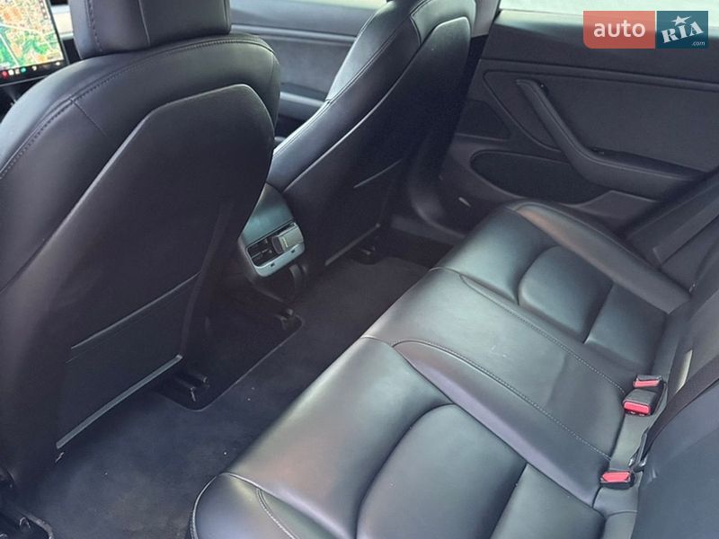 Седан Tesla Model 3 2019 в Шептицькому