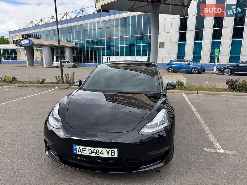 Седан Tesla Model 3 2018 в Кривому Розі