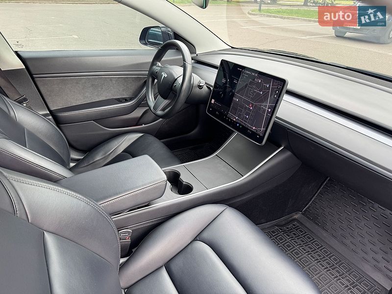 Седан Tesla Model 3 2018 в Кривому Розі